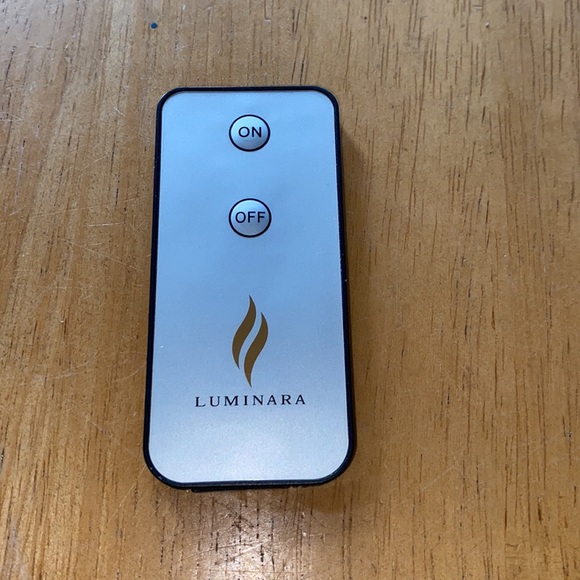 Luminara 2 button remote for any Luminara battery operated candle - Picture 2 of 3
